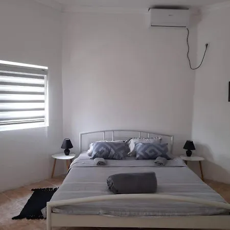 Apartment Sobe Isic *